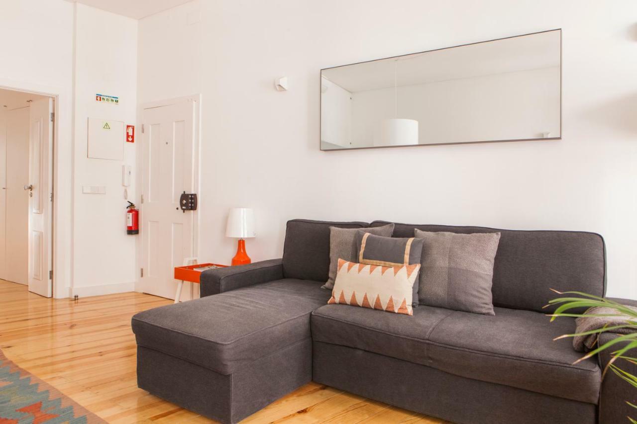 Cozy 1St Floor Flat Central Chiado District With Balconies And Ac 19Th Century Building Lisboa Ngoại thất bức ảnh