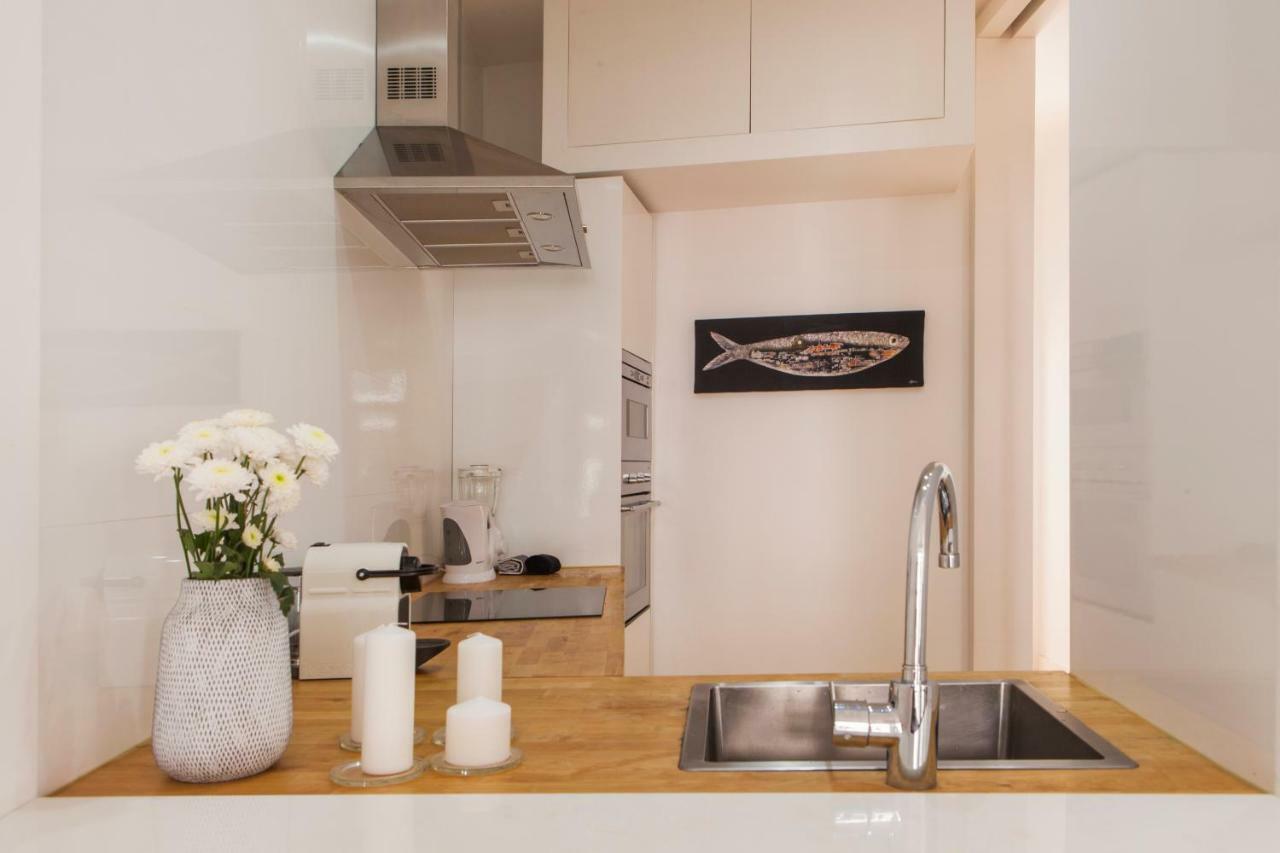 Cozy 1St Floor Flat Central Chiado District With Balconies And Ac 19Th Century Building Lisboa Ngoại thất bức ảnh