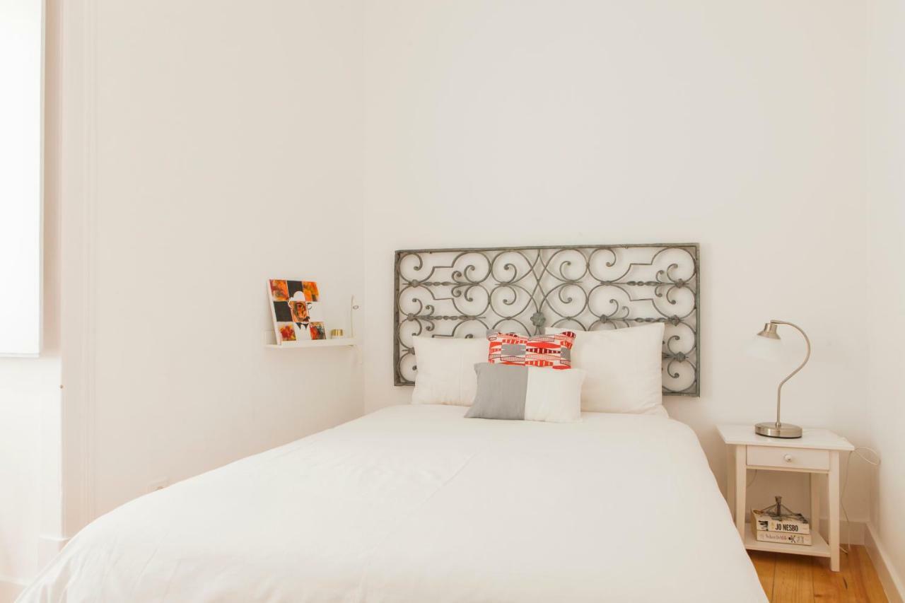 Cozy 1St Floor Flat Central Chiado District With Balconies And Ac 19Th Century Building Lisboa Ngoại thất bức ảnh