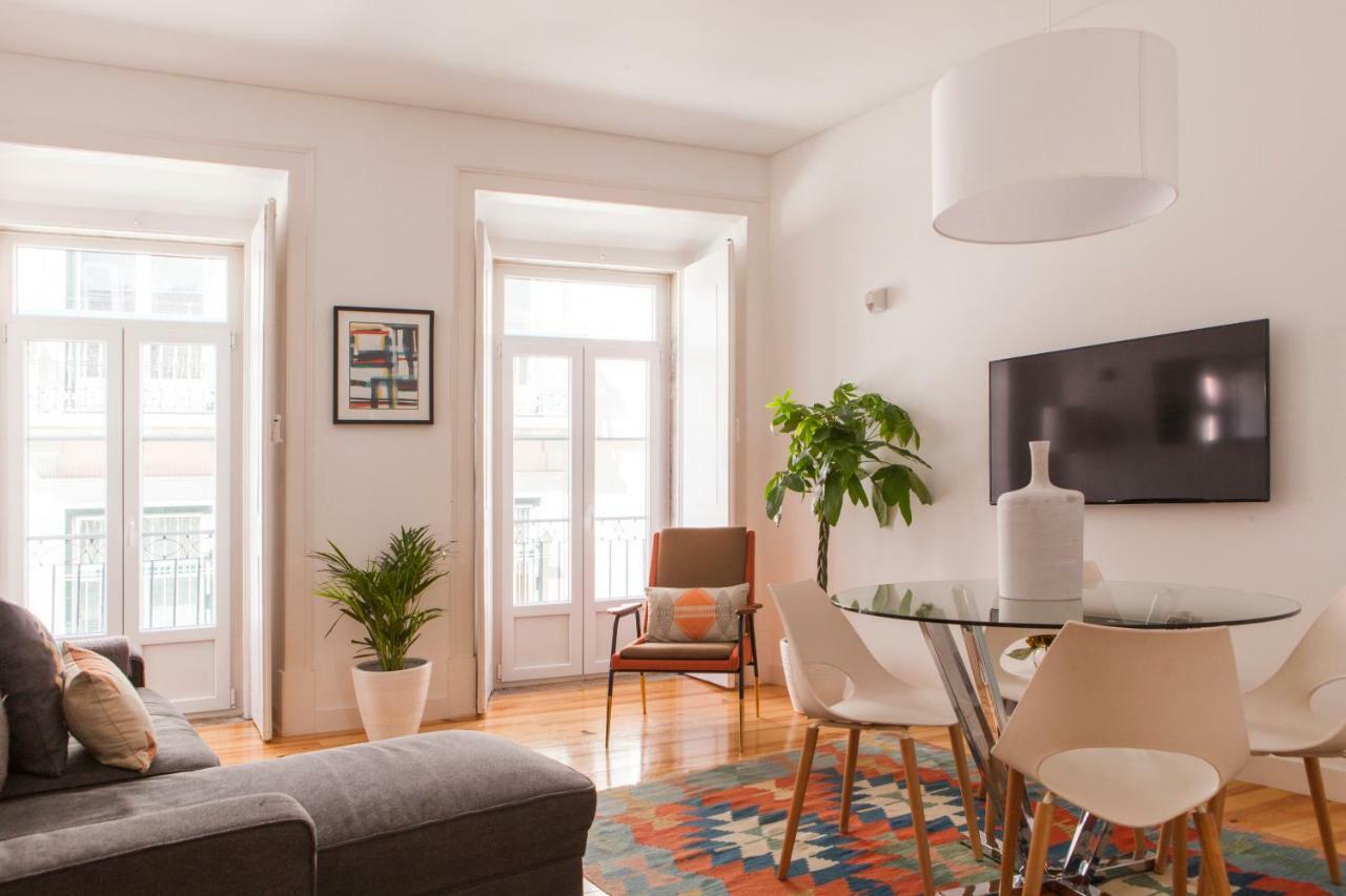 Cozy 1St Floor Flat Central Chiado District With Balconies And Ac 19Th Century Building Lisboa Ngoại thất bức ảnh